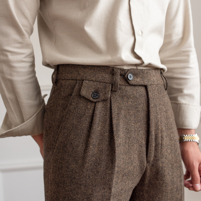 Pantaloni casual con piega a spina di pesce: fascino classico e comfort moderno