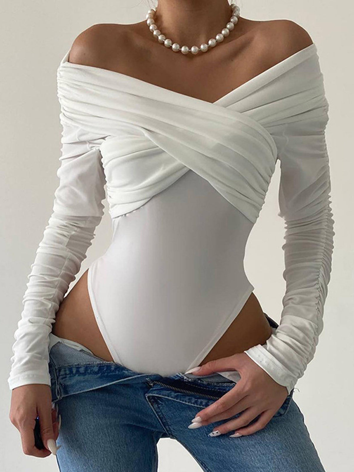 Casuals - Slinky Crossover Off Shoulder Bodysuit met Lange Mouwen