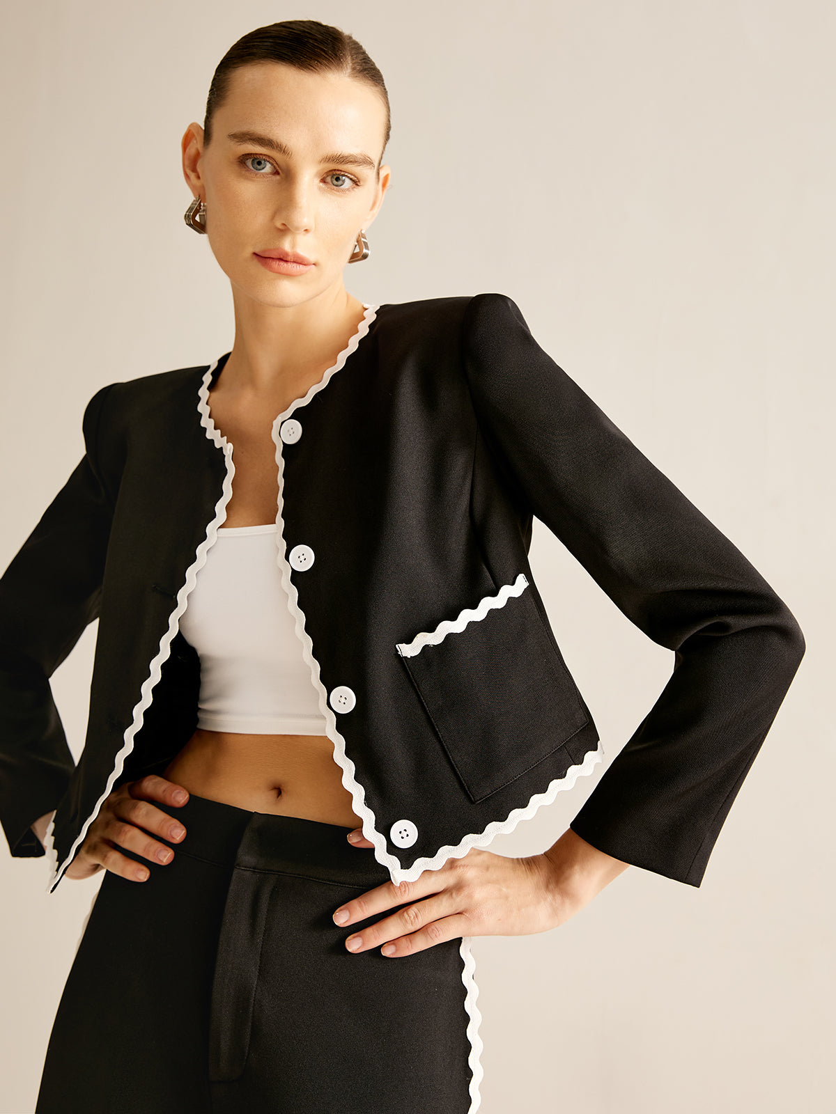 Casual - Blazer con finiture ondulate e bottoni a contrasto